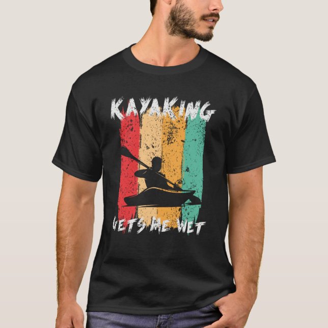Camiseta Kayaking Gets Me Wet Kayak Paddling Kayaker (Frente)