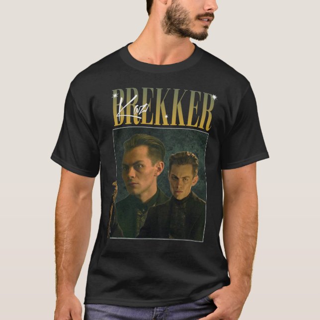 Camiseta Kaz Brekker Shadow e Bone Six of Crows 90&x27;s  (Frente)