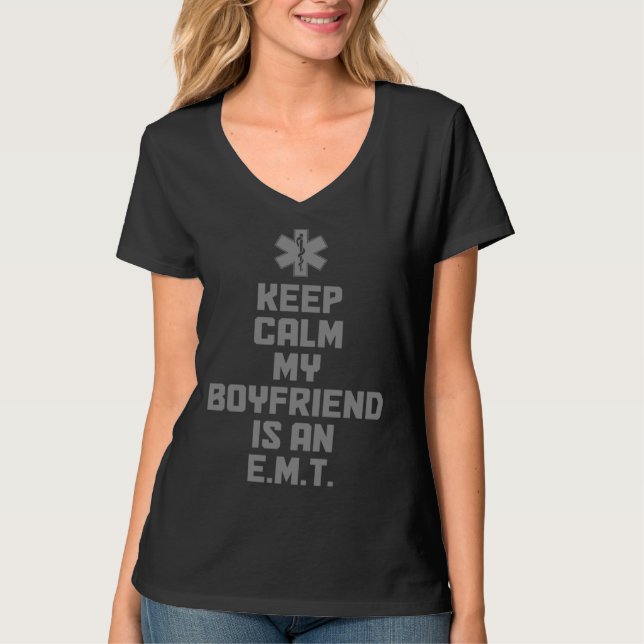 Camiseta Keep Calm My Boyfriend Is An EMT Paramedic EMS Eme (Frente)