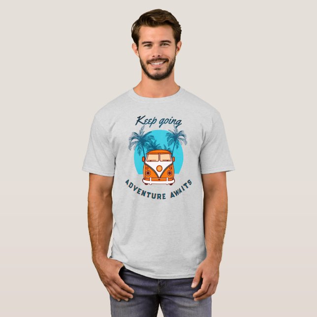 Camiseta Keep Going Adventure Awaits – Van Retro (Frente Completa)