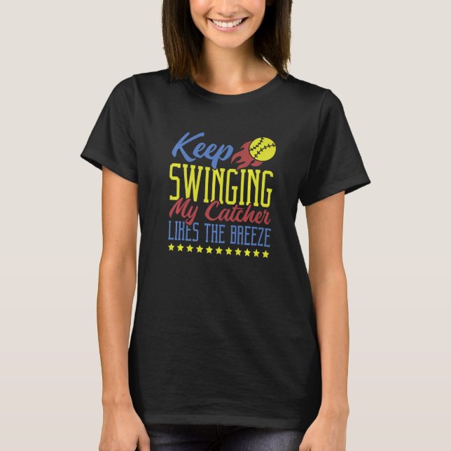 Camiseta Keep Swinging My Catcher Likes The Breeze Softball (Frente)