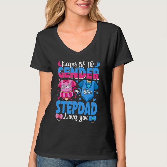 Camiseta Keeper Of Gender Stepdad Loves You Pink Or Blue Ba (Frente)