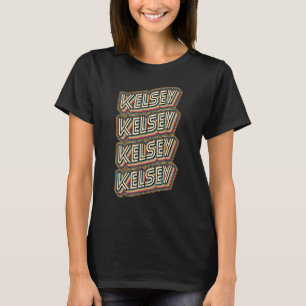 Camiseta Kelsey Groovy Style Retro Design Meu nome é Kelsey