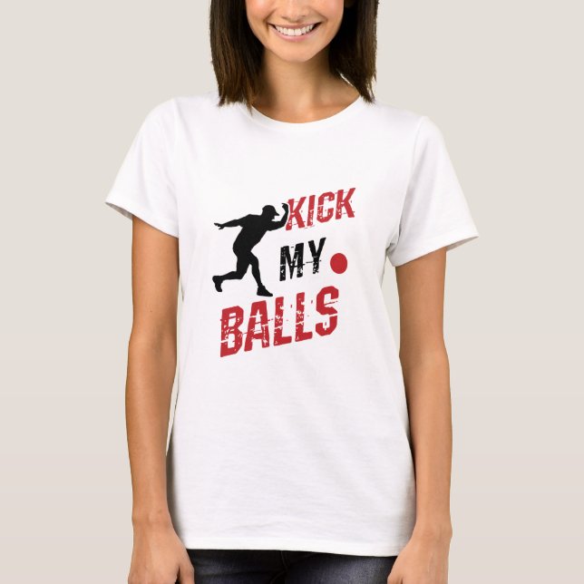 Camiseta Kickball Pitcher Engraçado Chutar Minhas Bolas (Frente)