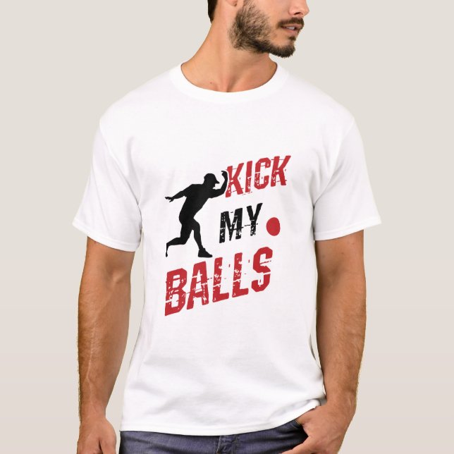Camiseta Kickball Pitcher Engraçado Chutar Minhas Bolas (Frente)