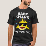 Camiseta Kids Baby Shark Two 2nd Birthday Party Matching Gi<br><div class="desc">Kids Baby Shark Two 2nd Birthday Party Matching Gifts for Kids  .shark,  diving,  fish,  gift,  gift idea,  great white shark,  sea,  whale shark,  diver,  fisherman,  fishing,  funny,  hammerhead,  i love sharks,  lover,  marine biologist,  shark fin,  shark lover,  sharks,  tiger shark,  vacation,  whale</div>