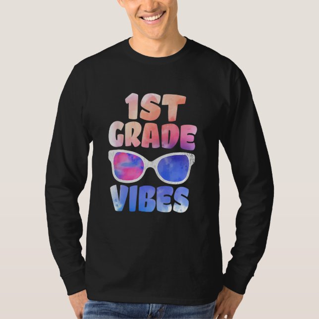 Camiseta Kids Back To School 1st Grade Vibes First Day Teac (Frente)