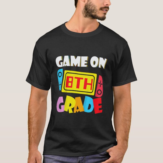 Camiseta Kids Game On 8th Grade Gaming First Day Back To Sc (Frente)