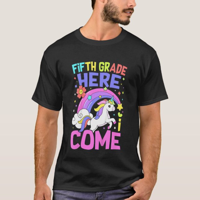 Camiseta Kids Unicorn  Teacher Students Fifth Grade Back To (Frente)