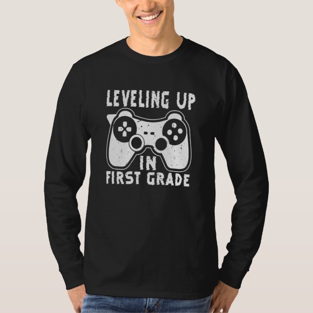 Camiseta Kids Video Gaming for student Leveling up in First (Frente)
