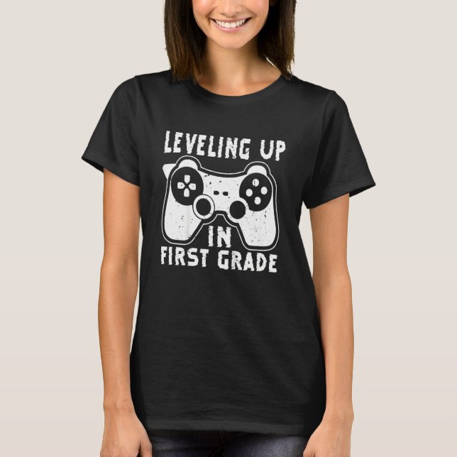 Camiseta Kids Video Gaming for student Leveling up in First (Frente)