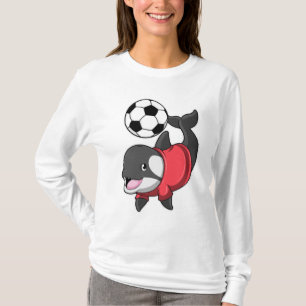 Camiseta Killerwhale como jogador de futebol com futebol
