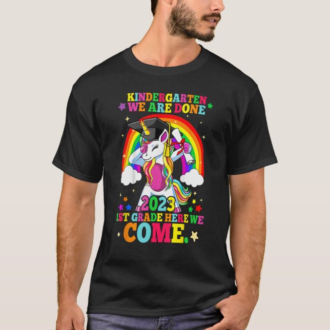 Camiseta Kindergarten Graduation 2023 Magical Unicorn Girls (Frente)
