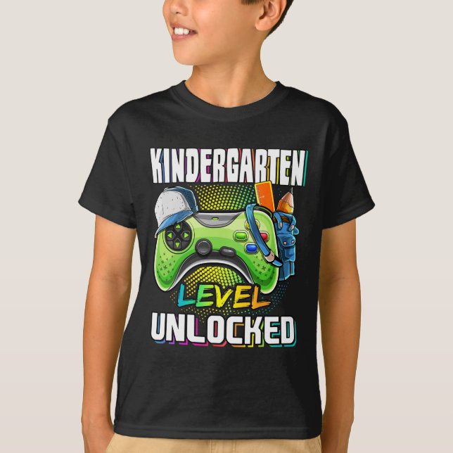 Camiseta Kindergarten Level Unlocked Video Game Ck To Schoo (Frente)