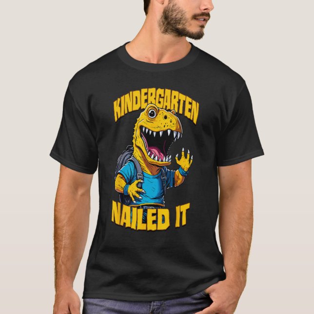 Camiseta Kindergarten Nailed It Rex  Happy Dinosaur Graduat (Frente)
