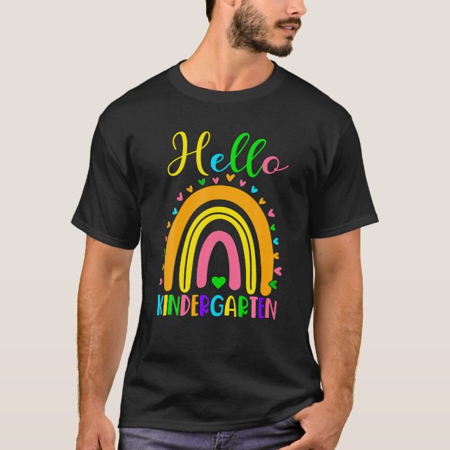 Camiseta Kindergarten Rainbow Heart Team Hello Kindergarten (Frente)