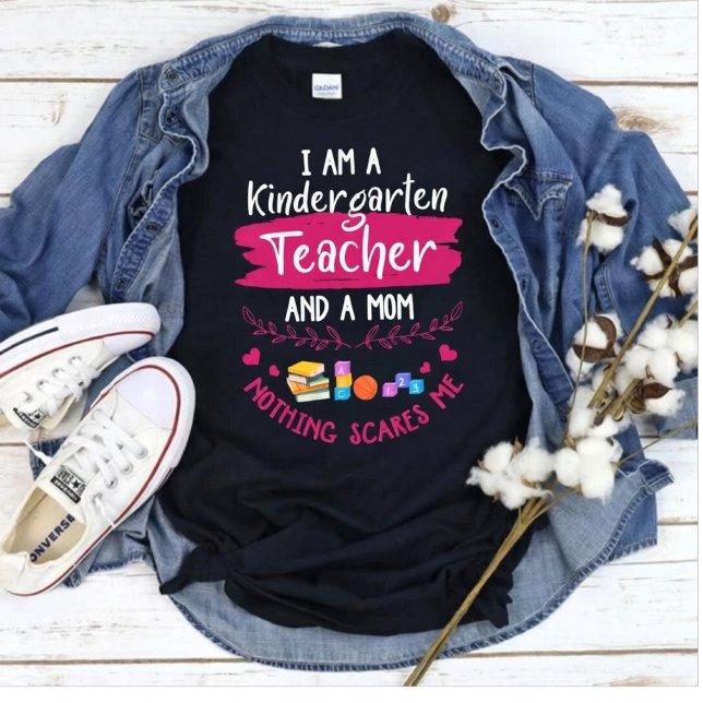 Camiseta Kindergarten Teacher Mom Nothing Scares Me Funny (Criador carregado)