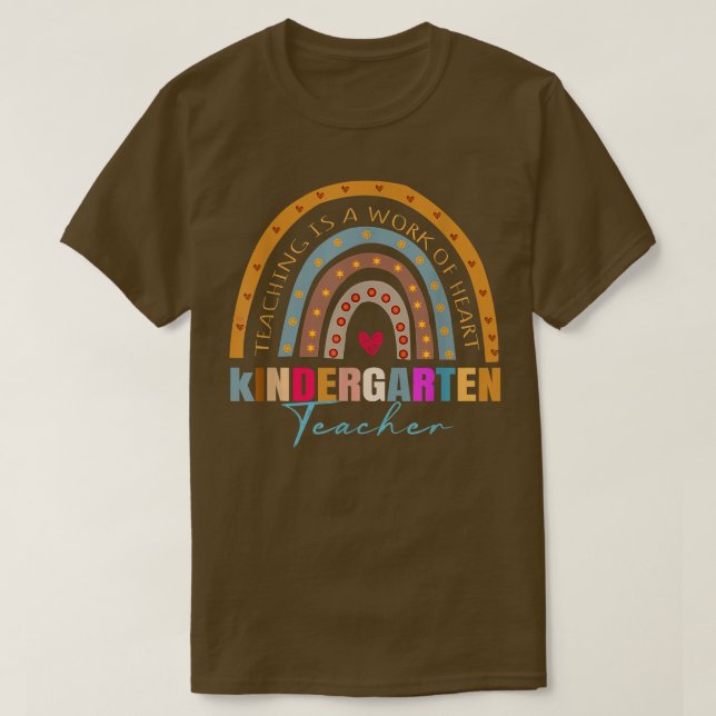 Camiseta kindergarten teacher teaching is a work of heart R (Frente do Design)