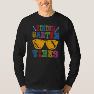 Camiseta Kindergarten Vibes Back To School First Day Of Kin