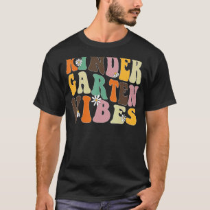 Camiseta KINDERGARTEN VIBES Equipe do Kinder Estudante Sch