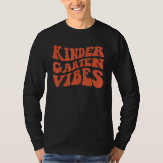 Camiseta Kindergarten Vibes  Retro Colorful And Groovy Scho