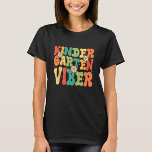 Camiseta Kindergarten Vibes Team Kinder Groovy Retro Back T