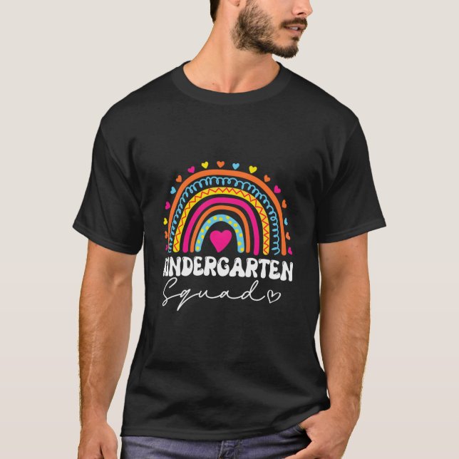 Camiseta Kindergen Rainbow Teacher Team Kinder Squad (Frente)