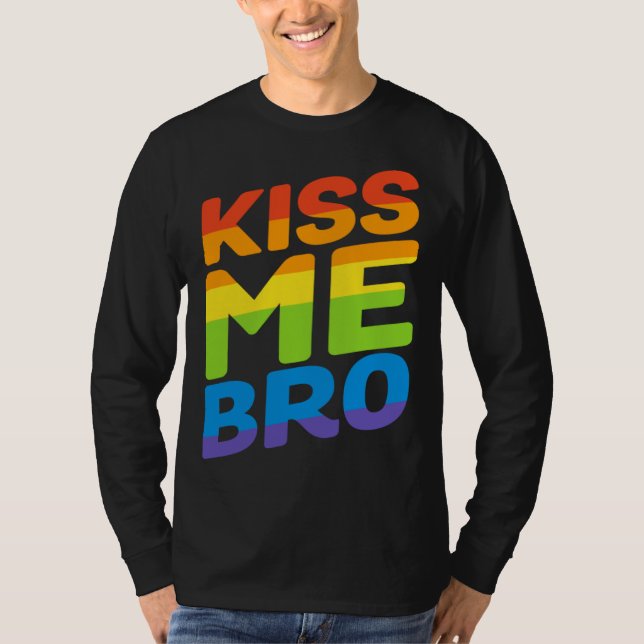 Camiseta Kiss Me Bro Rainbow Flag  Gay Pride LGBT (Frente)