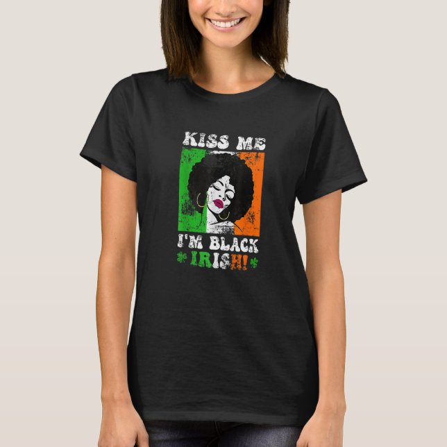 Camiseta Kiss Me I'm Black Irish St Patricks Day Black Wome (Frente)