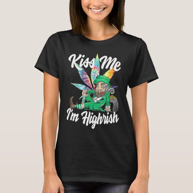 Camiseta Kiss Me I'm Highrish  St Patricks Day Weed Stoner (Frente)