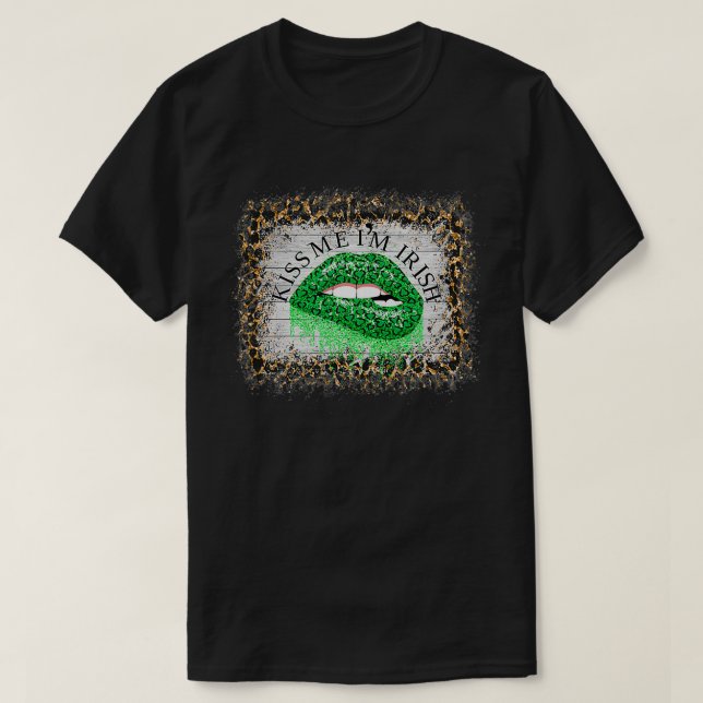 Camiseta Kiss Me I'm Irish Cute Green Leopard Print St Patt (Frente do Design)
