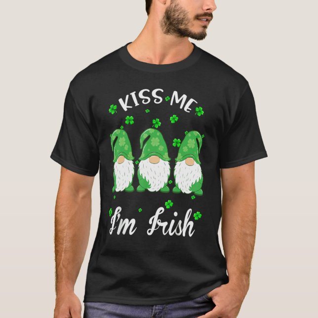 Camiseta Kiss Me I'm Irish. Gnome Shamrock Clover Saint Pat (Frente)