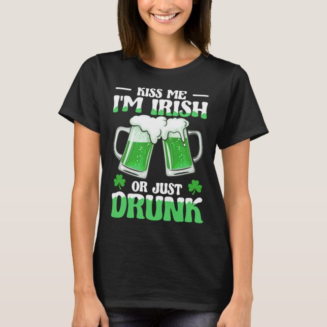 Camiseta Kiss Me Im Irish Or Just Drunk Green Beer St Patri (Frente)