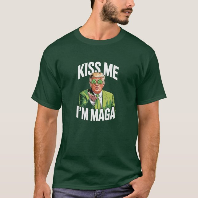 Camiseta Kiss Me Im MAGA Donald Trump St Patricks Day  (Frente)