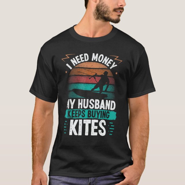 Camiseta Kiteboarding Vintage Husband buying Kites Kitesurf (Frente)