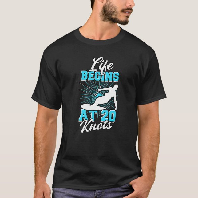 Camiseta Kitesurfing Começa Com 20 Knots Kitesurfer (Frente)