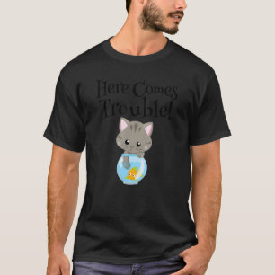 Camiseta Kitty Cat Aqui Vem Problemas Engraçados Peixe Gold