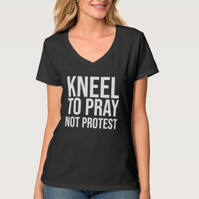 Camiseta Kneel to Pray Not Protes Kneel to Pray Not Protest (Frente)