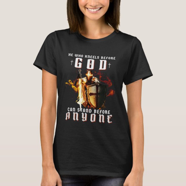 Camiseta Knight Templar Christian He Who Kneels Before God  (Frente)