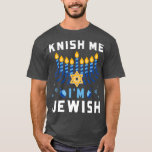 Camiseta Knish Me I'm Jewish Happy Hanukkah Funny Chanukah<br><div class="desc">Knish Me I'm Jewish Happy Hanukkah Funny Chanukah  .</div>