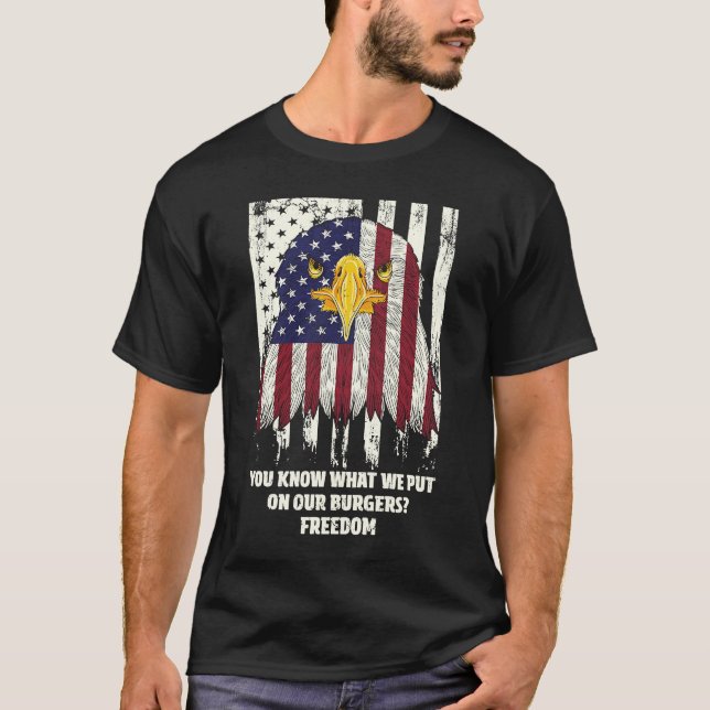 Camiseta Know What We Put on Our Burger Independence 4th of (Frente)