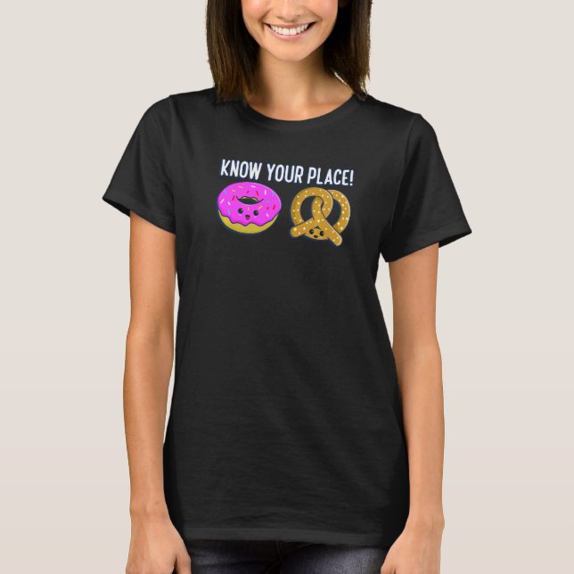 Camiseta Know Your Place Donut And Pretzels Baking Pretzel  (Frente)