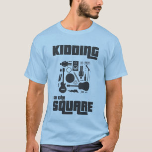 Camiseta KOTS em uma caixa
