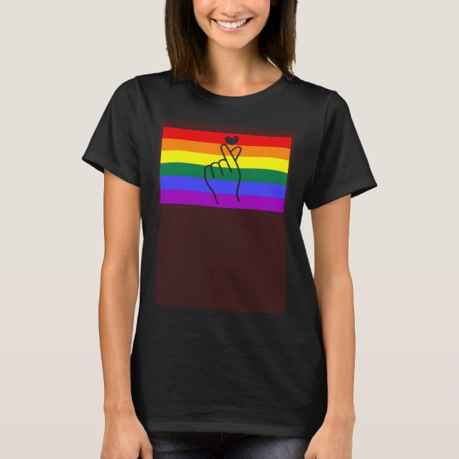 Camiseta Kpop Merchandise Fan Addict LGBTQ Gay Pride Flag Q (Frente)