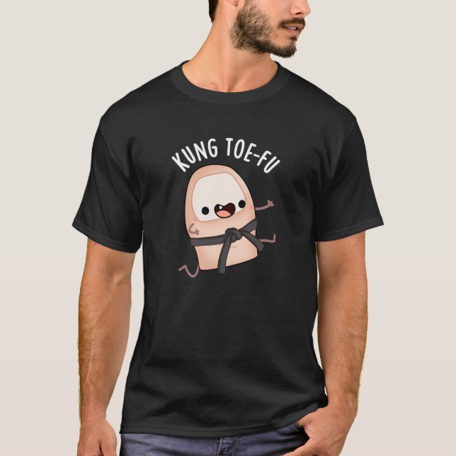 Camiseta Kung Toe-fu Funny Big Toe Pun Dark BG (Frente)