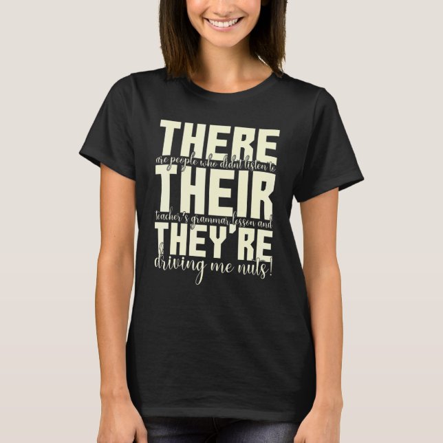 Camiseta Lá Está O Professor De Gramática Inglês (Frente)