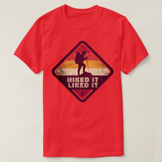 Camiseta Lá Fora, Ele Gostou Do Hiker Caminhando. (Frente do Design)