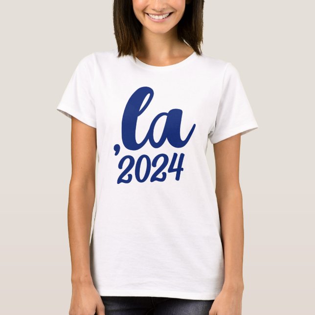 Camiseta ,la Kamala comma pronuncia 2024 texto azul (Frente)