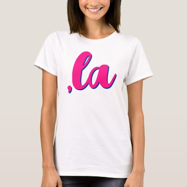 Camiseta ,la Kamala comma pronuncia texto rosa quente com s (Frente)