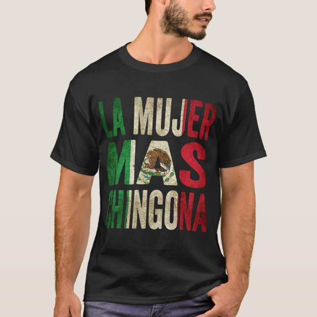 Camiseta La Mujer Mas Chingona Esposa Mexicana Bandeira do  (Frente)